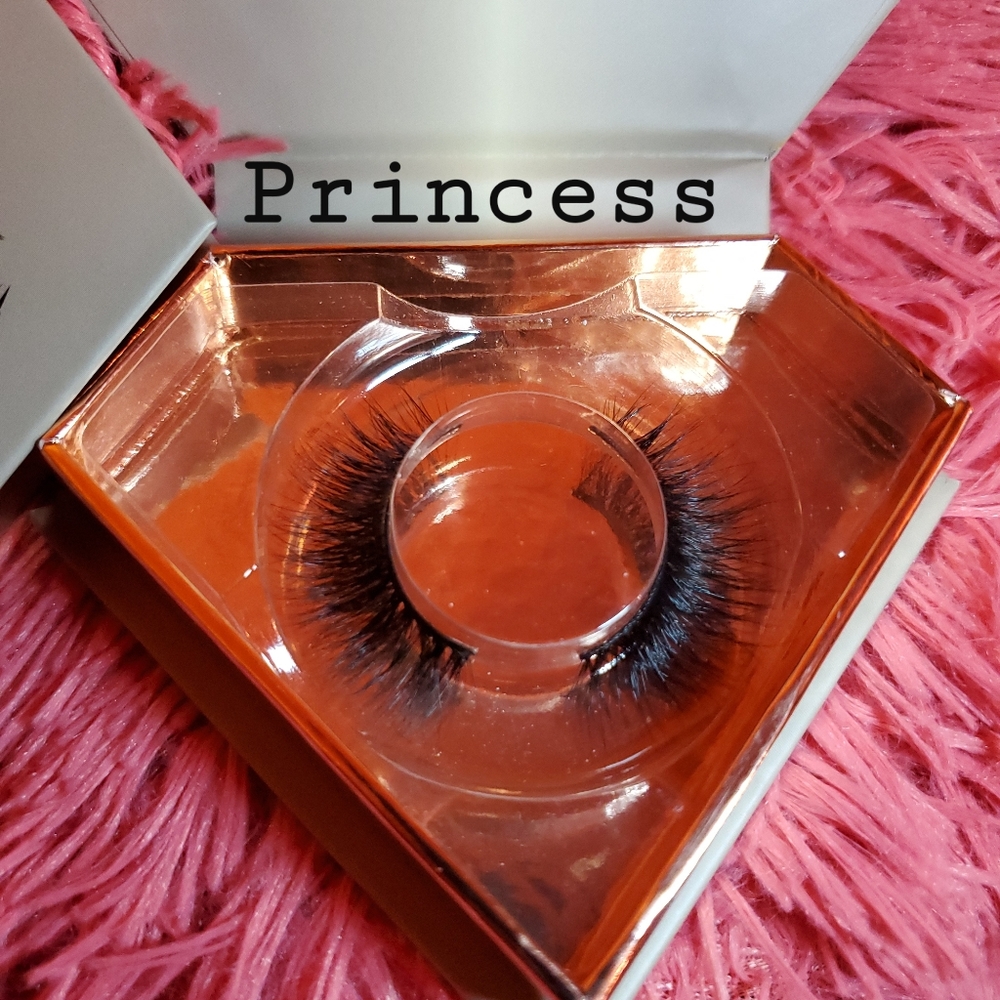 Lashes - Picture 2 of 3